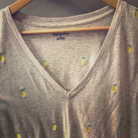 Merona Tops - 🍋Grey lemon v-neck! NWT 🍋XL